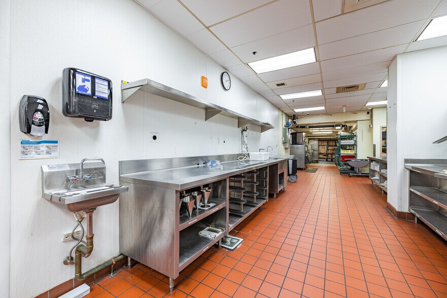 More Photos Of 125 E Main St, Rochester Hotel For Lease