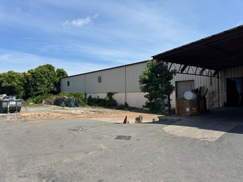 More Photos Of 4820 Rozzelles Ferry Rd, Charlotte Manufacturing For Lease