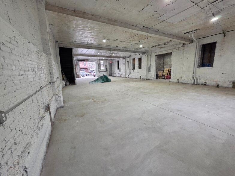 More Photos Of 129 11th St, Brooklyn Manufacturing For Lease