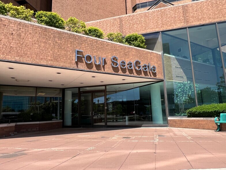 More Photos Of 433 N Summit St, Toledo Office For Lease