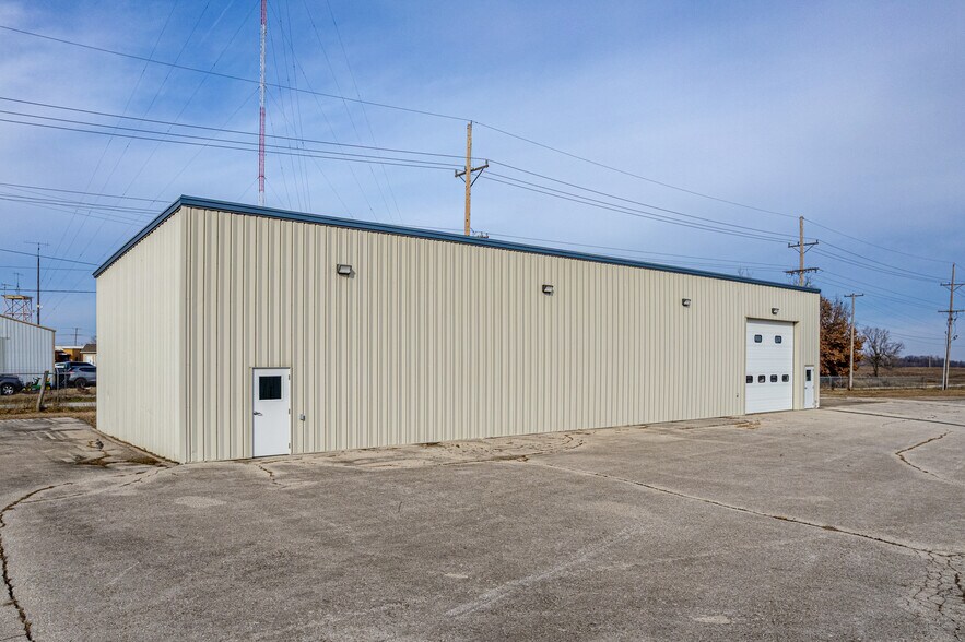 More Photos Of 1715 W Commerce Dr, Marshall Service For Sale