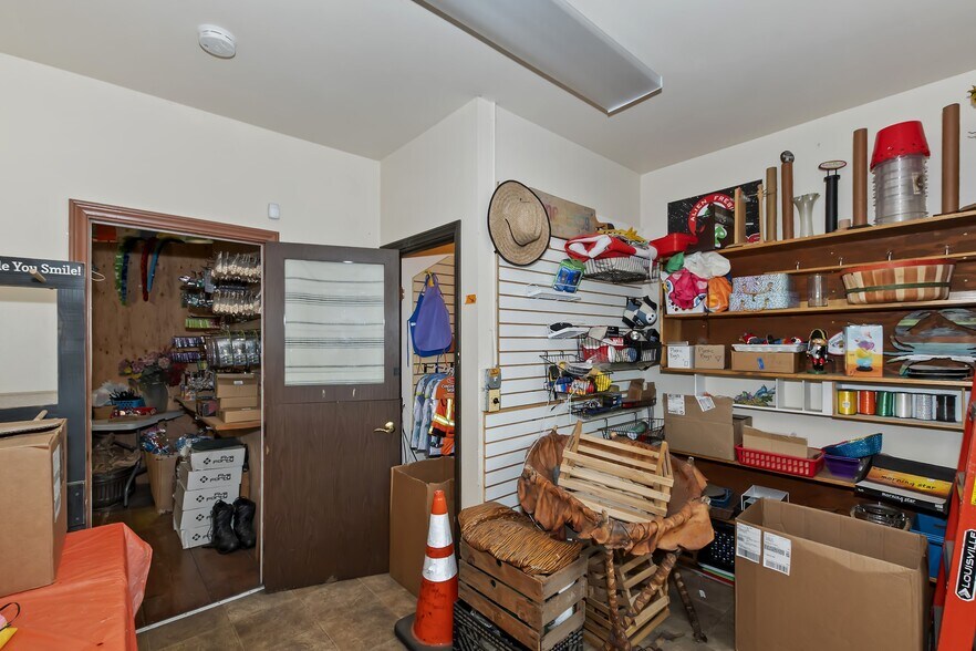 More Photos Of 40728 Village Dr, Big Bear Lake Storefront For Sale