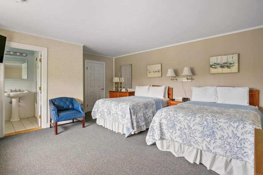 More Photos Of 196 Shore Rd, Chatham Hotel For Sale