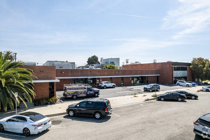 More Photos Of 1657-1669 12th St, Santa Monica Manufacturing For Lease