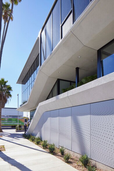 More Photos Of 1221 Colorado Ave, Santa Monica Office For Sale