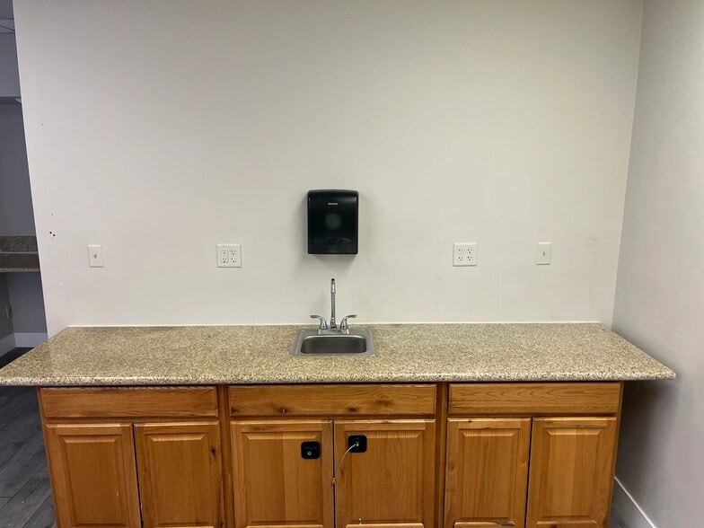 More Photos Of 7509 N 35th Ave, Phoenix Medical For Sale