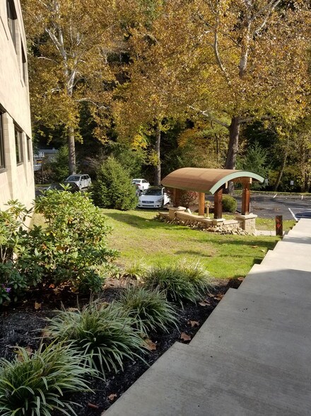 More Photos Of 4068 Mt Royal Blvd, Allison Park Medical For Lease