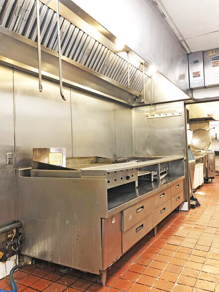 More Photos Of 5512-5530 Van Nuys Blvd, Sherman Oaks Restaurant For Lease