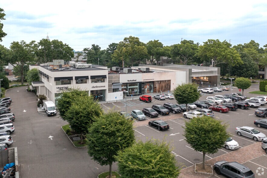 More Photos Of 1900 Northern Blvd, Manhasset General Retail For Lease