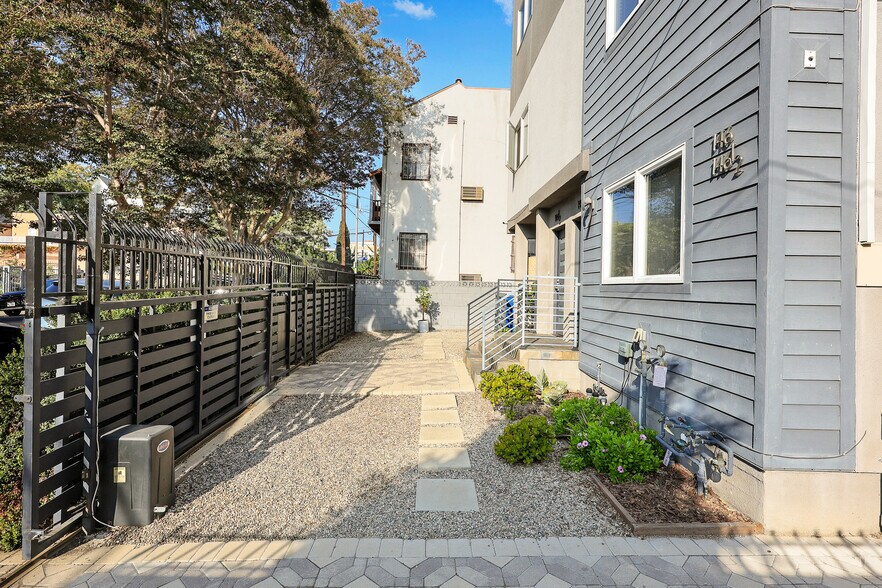 More Photos Of 146 Rosemont Ave, Los Angeles Apartments For Sale