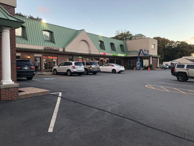 Primary Photo Of 800 Oaklawn Ave, Cranston Unknown For Lease