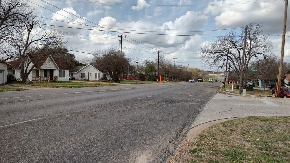 More Photos Of 1703 N Park St, Brenham Land For Sale