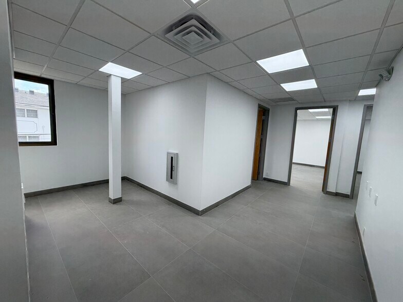 More Photos Of 5170 N Federal Hwy, Fort Lauderdale Storefront Retail Office For Lease