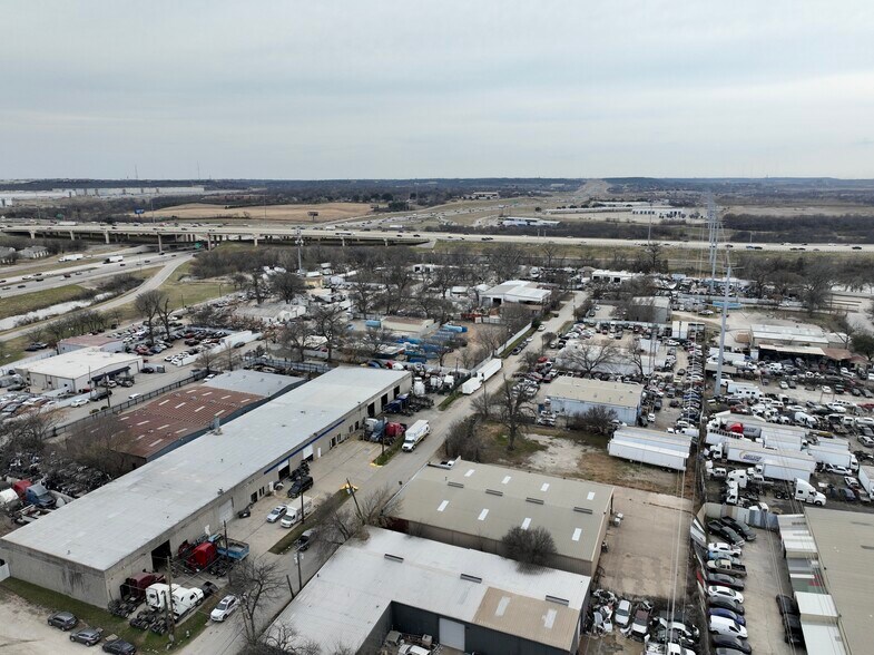 More Photos Of 2119 Quincy St, Dallas Warehouse For Lease