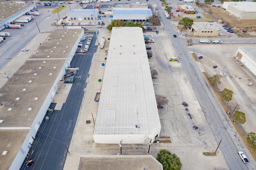 More Photos Of 5903-5929 Distribution, San Antonio Warehouse For Lease