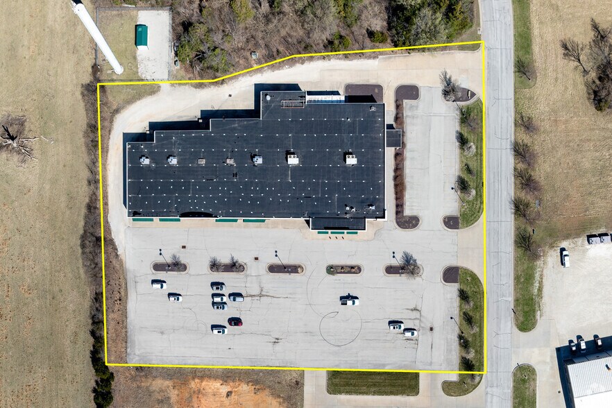 More Photos Of 14100-14104 Redfield Dr, Eugene Storefront For Sale