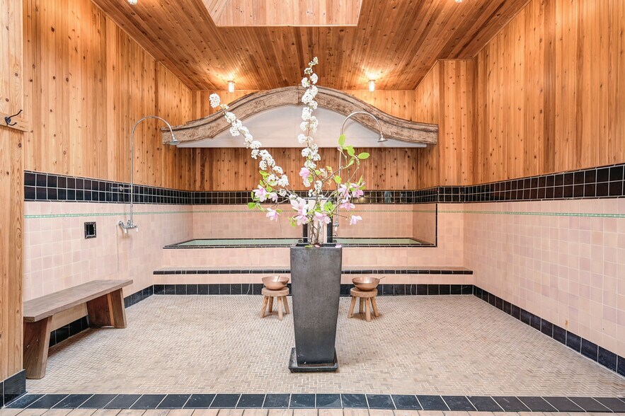 More Photos Of 1250 B St, Walnut Grove Showroom For Sale