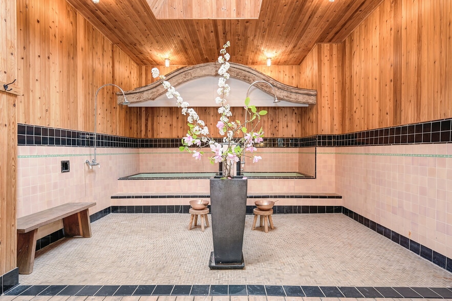 More Photos Of 1250 B St, Walnut Grove Storefront Retail Residential For Sale