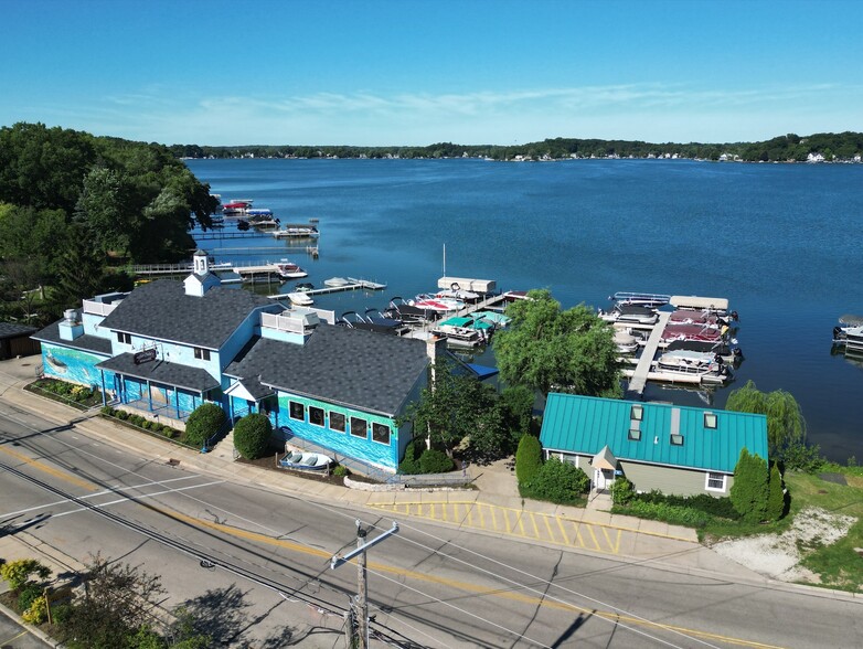 Primary Photo Of 511 Wilmot Ave, Twin Lakes Restaurant For Lease