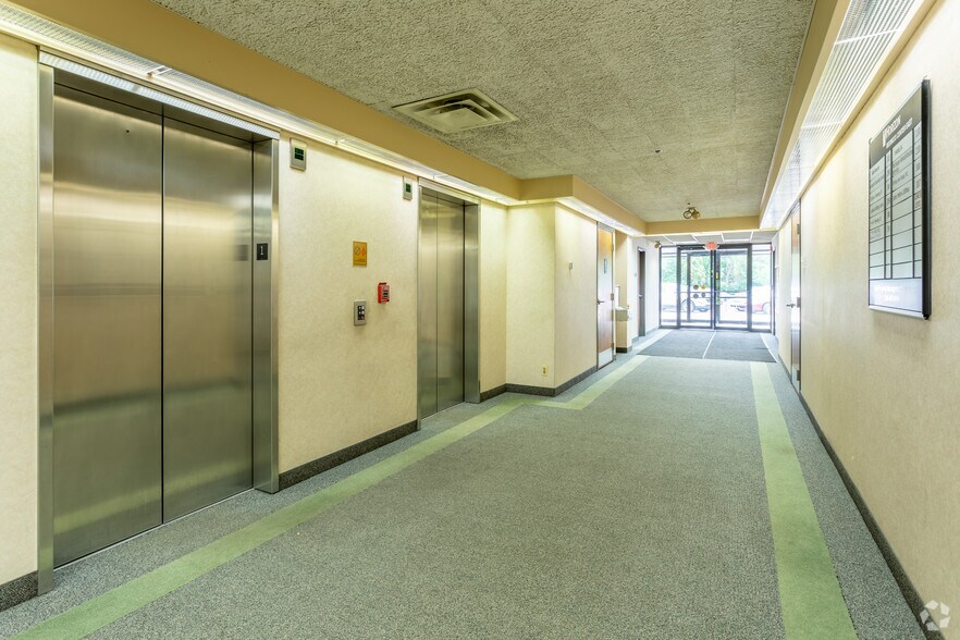 More Photos Of 20500 Eureka Rd, Taylor Office For Lease