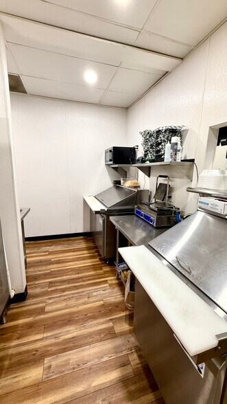 More Photos Of 211 7th St N, Clanton General Retail For Sale