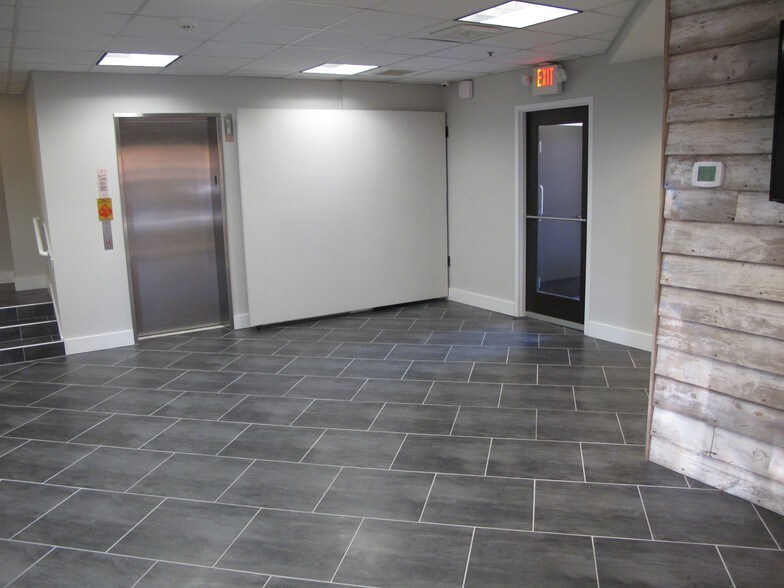 More Photos Of 7300 Hanover Green Dr, Mechanicsville Office For Sale