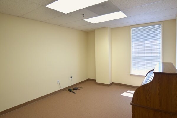 More Photos Of 601 7th St, Laurel Office For Lease