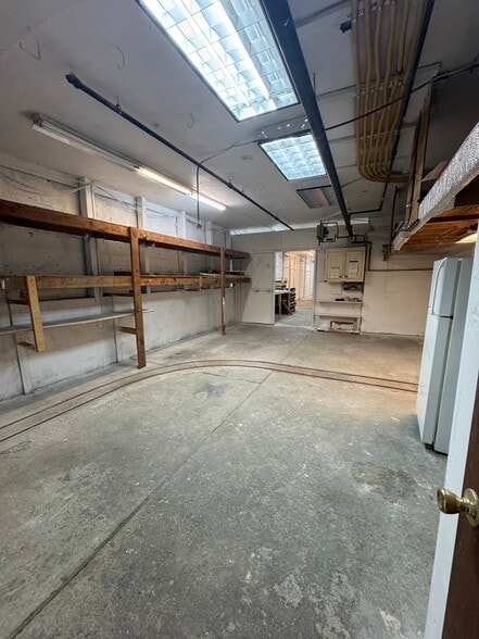 More Photos Of 140 Valley St, Tarrytown Warehouse For Lease