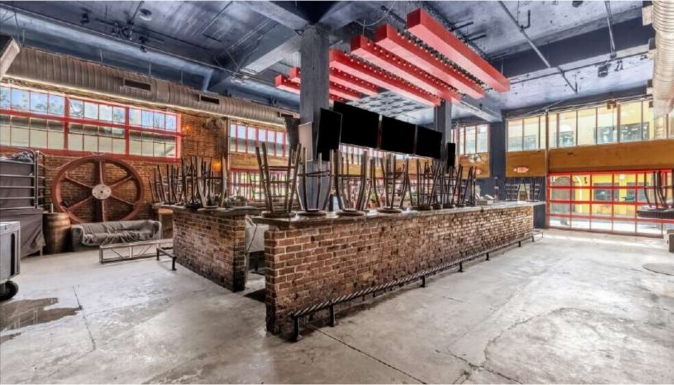 More Photos Of 25 Wall St, Orlando Bar For Lease