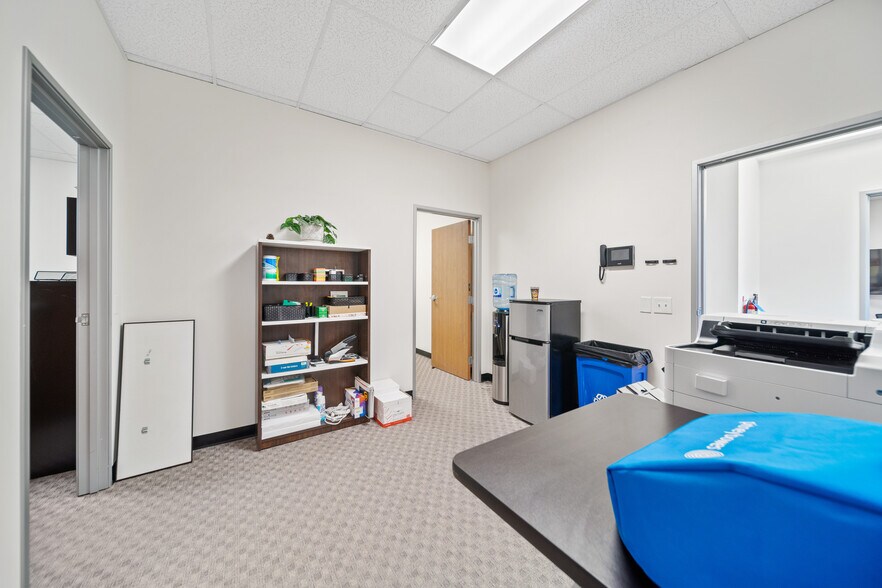 More Photos Of 28294-28310 Constellation Rd, Valencia Light Distribution For Sale
