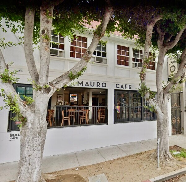 Primary Photo Of 7469 Melrose Ave, Los Angeles Restaurant For Lease
