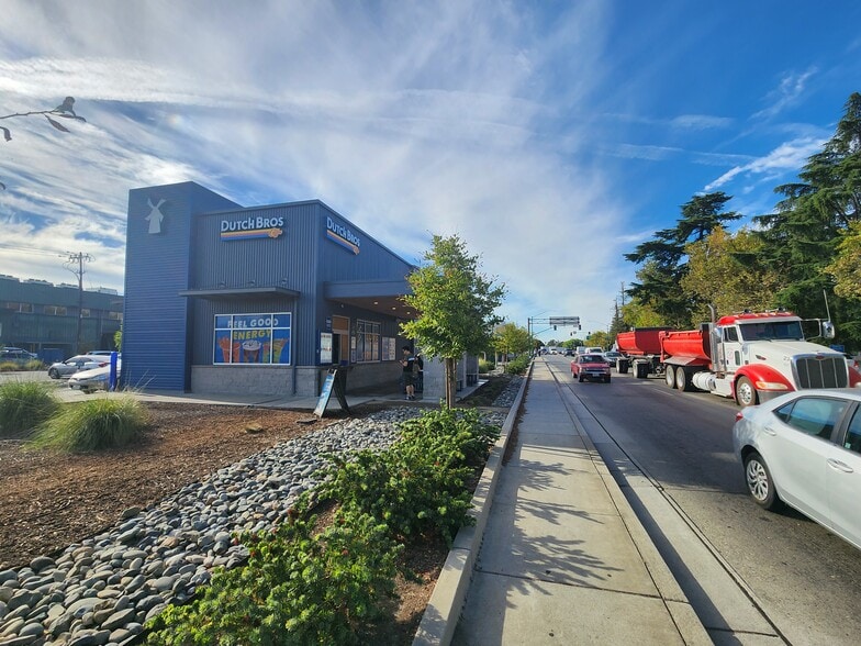 More Photos Of 1021 B St, Marysville General Retail For Sale