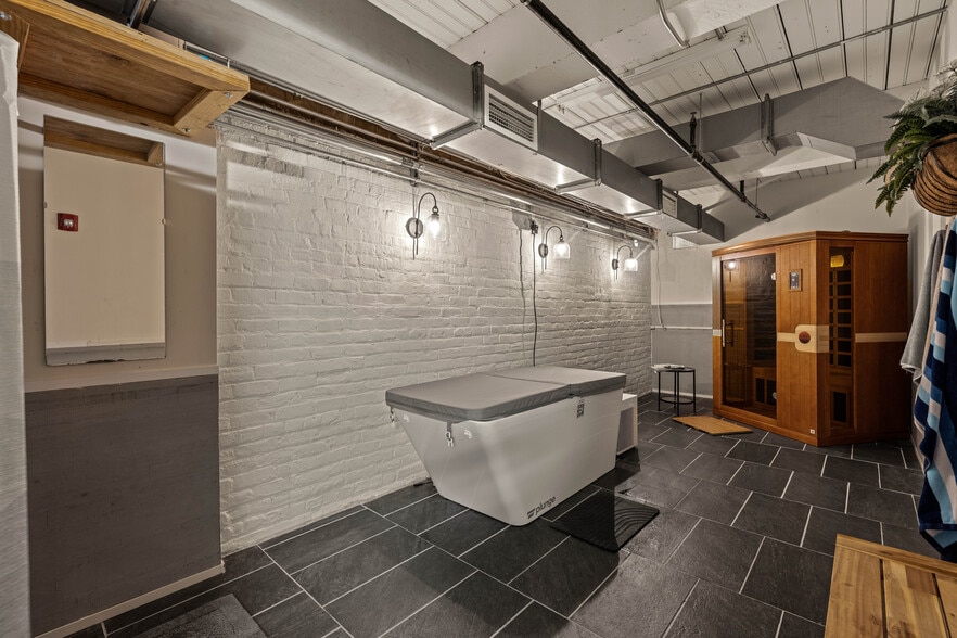 More Photos Of 316-318 E Main St, Charlottesville Office For Sale