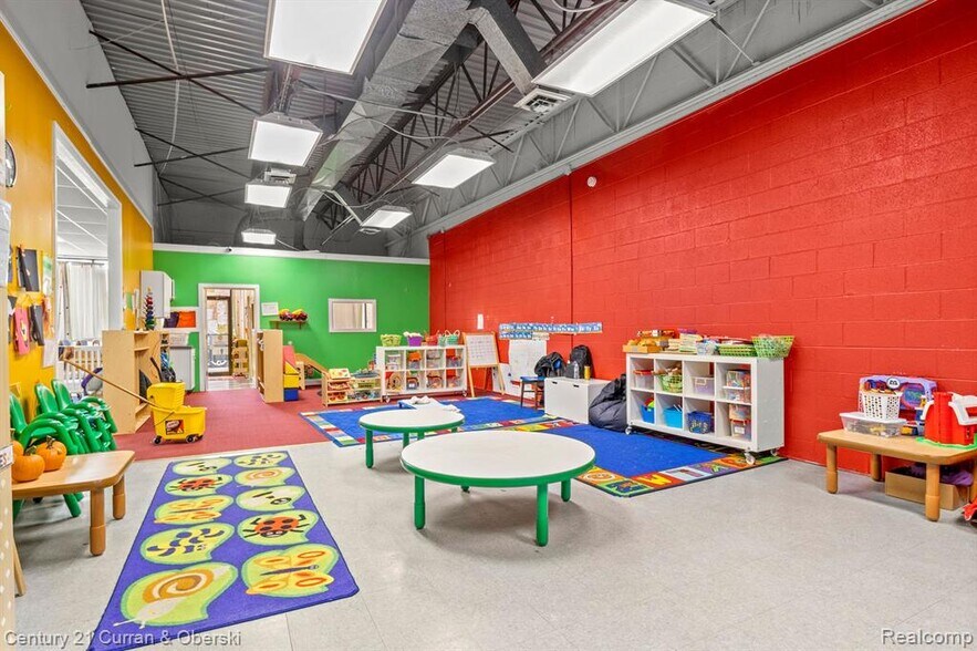 More Photos Of 27500-27520 Joy Rd, Livonia Freestanding For Lease