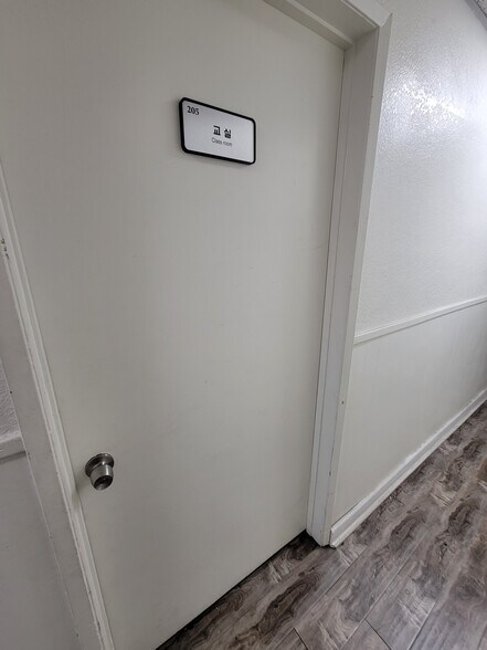 More Photos Of 1648-1650 Wilshire Blvd, Los Angeles Office Residential For Sale