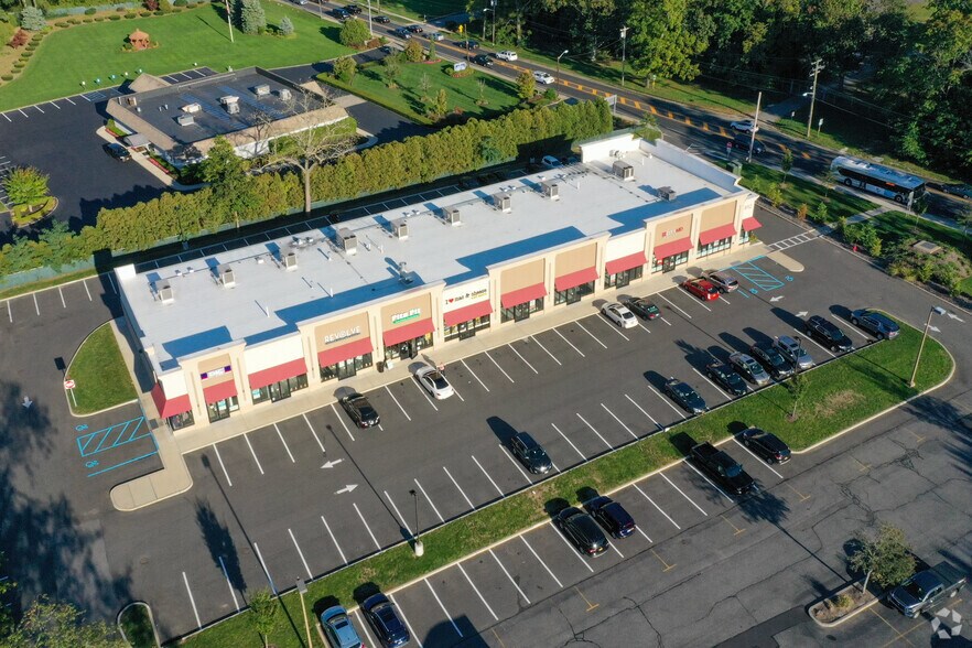 More Photos Of 812 Wheeler Rd, Hauppauge Storefront For Lease