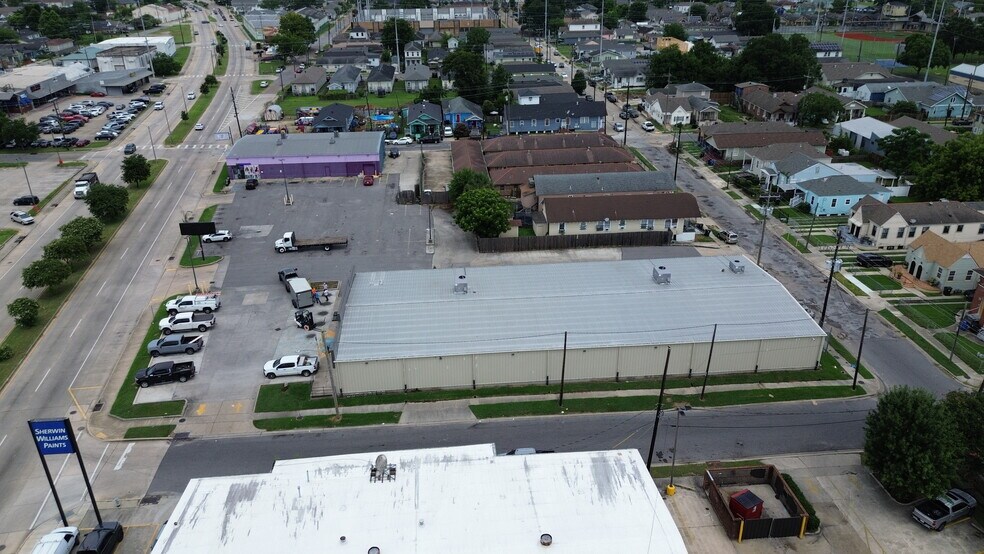 More Photos Of 8201 Earhart Blvd, New Orleans Freestanding For Lease