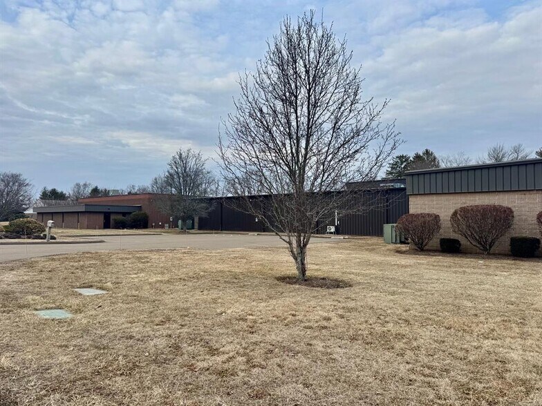 More Photos Of 8 Baldwin Dr, Branford Manufacturing For Lease