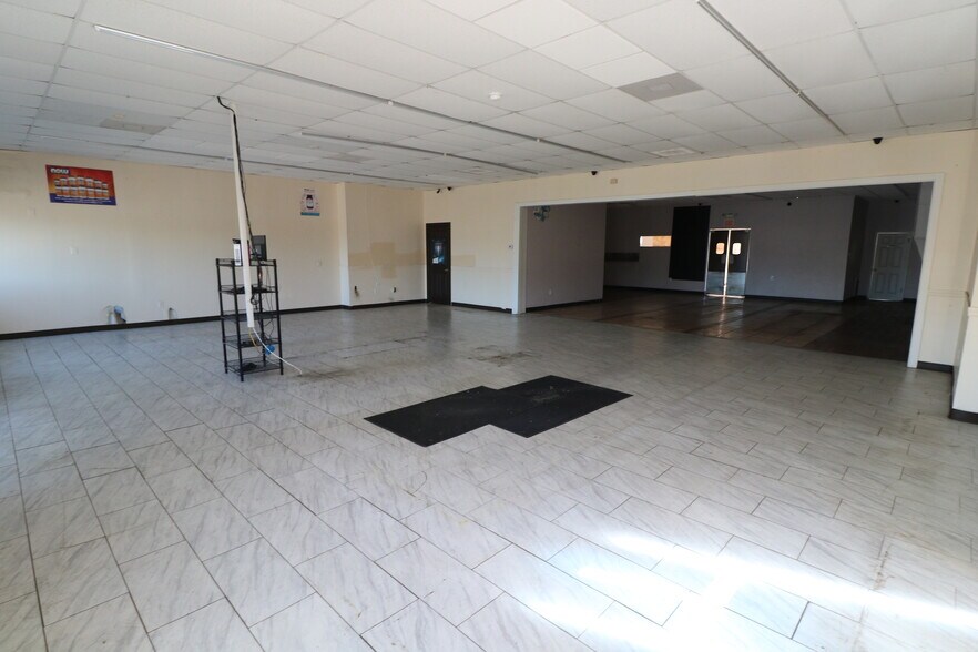 More Photos Of 2418 US Highway 19, Holiday General Retail For Lease