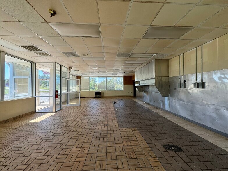 More Photos Of 100 Highway 243, Gordon General Retail For Lease