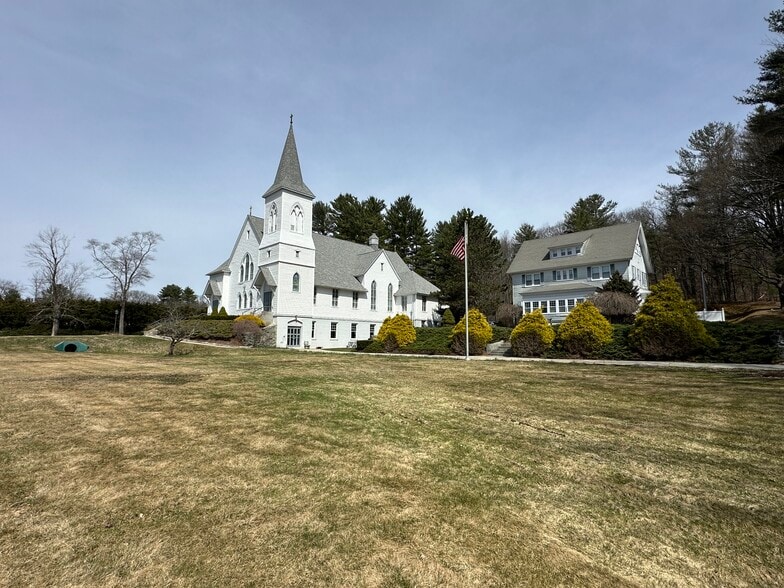 More Photos Of 652 Main St, North Oxford Religious Facility For Sale