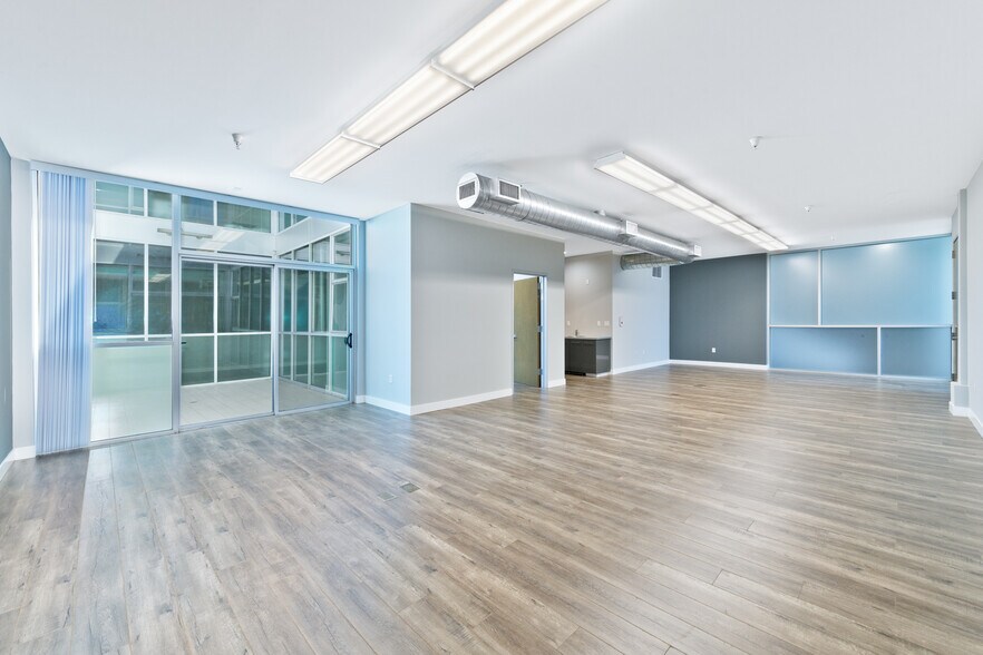 More Photos Of 2332 Cotner Ave, Los Angeles Loft Creative Space For Lease