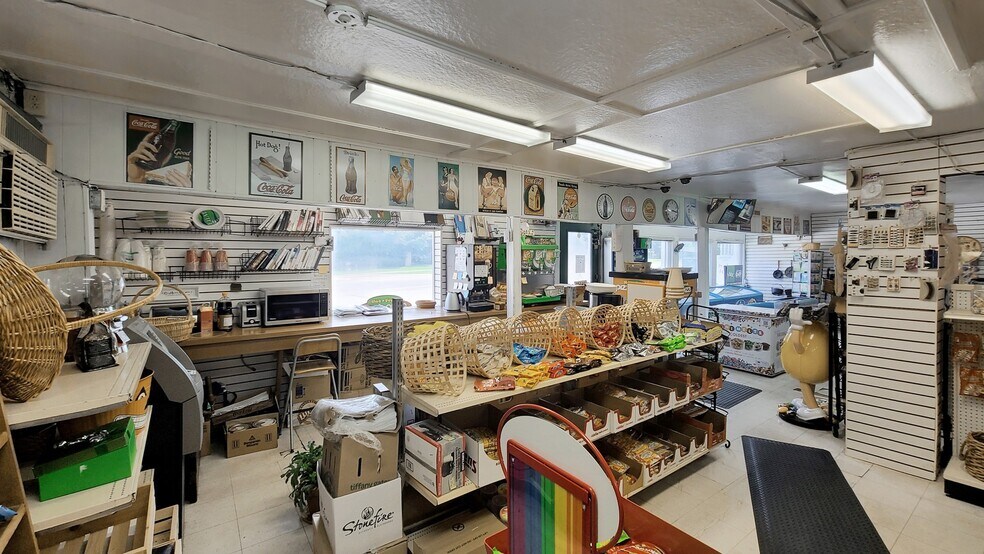 More Photos Of 509 Lakeshore Rd W, Oakville General Retail For Sale