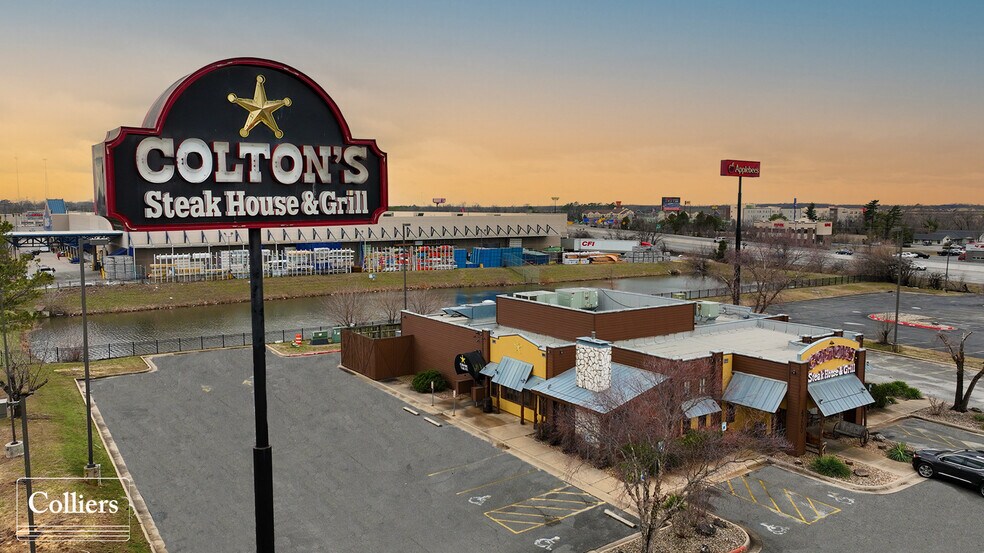 More Photos Of 4700 W Locust St, Rogers Restaurant For Lease