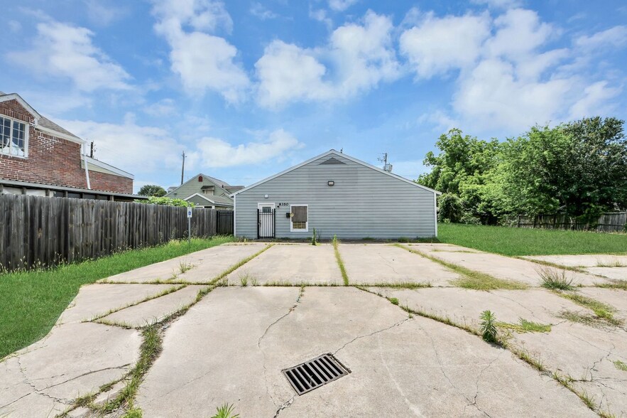 More Photos Of 8346 Howard Dr, Houston Office For Sale