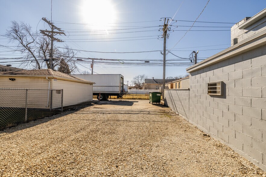More Photos Of 6737 Roosevelt Rd, Berwyn Storefront Retail Office For Lease