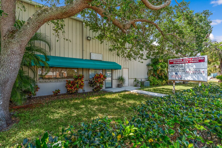 More Photos Of 3101-3215 Aviation Blvd, Vero Beach Warehouse For Lease
