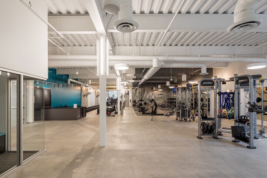 More Photos Of 2051 Palomar Airport Rd, Carlsbad Research And Development For Lease