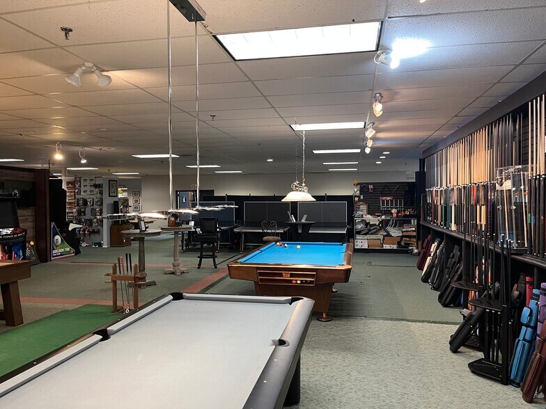 More Photos Of 5585 University Blvd W, Jacksonville Storefront Retail Office For Sale