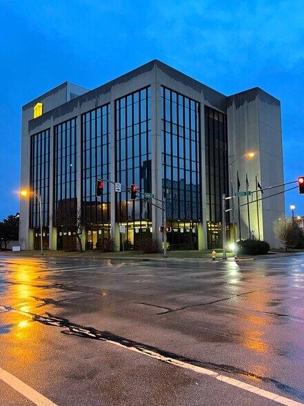 More Photos Of 800 Main St, Anderson Office For Lease